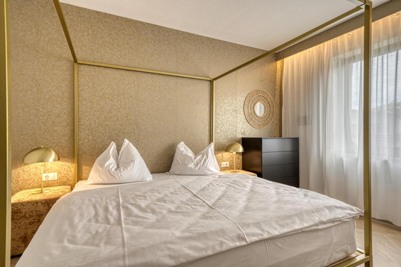 Goldfinger + Suites Lana Exterior photo