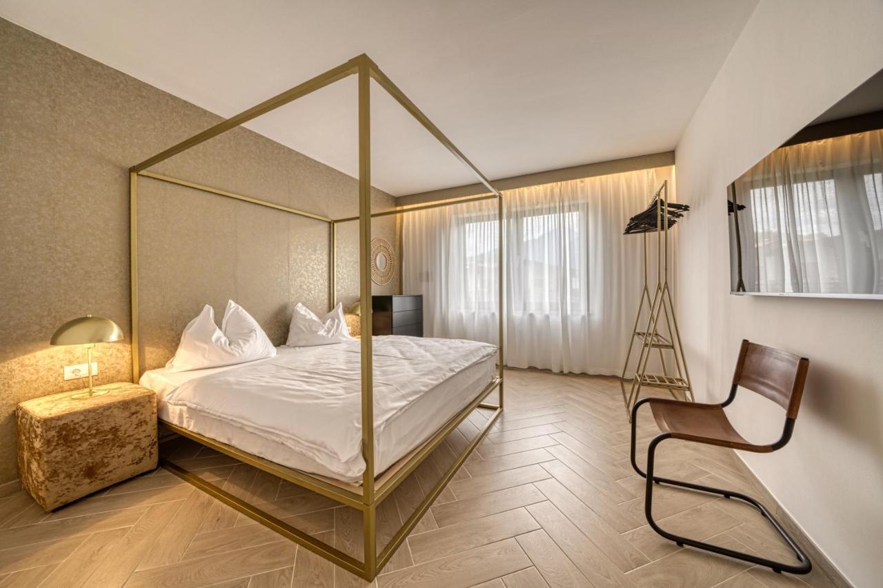 Goldfinger + Suites Lana Exterior photo