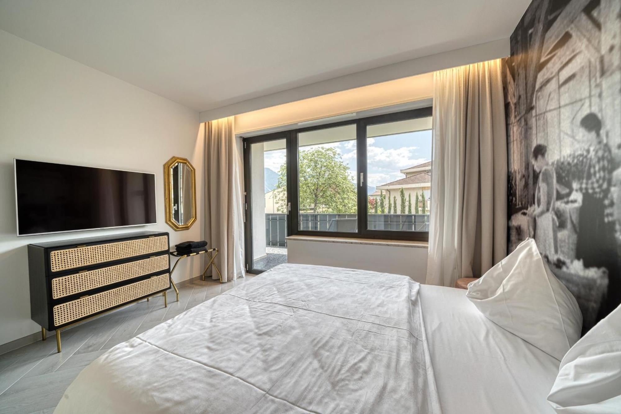Goldfinger + Suites Lana Exterior photo
