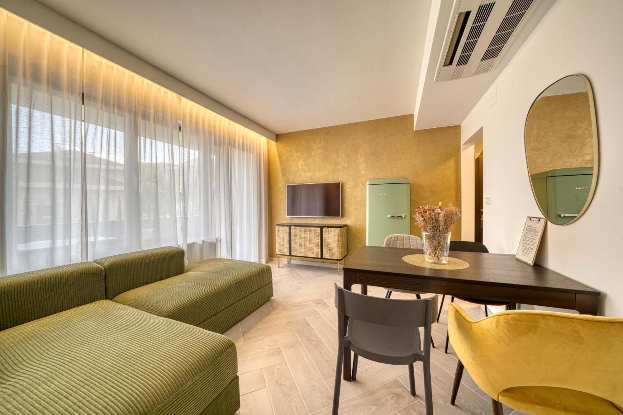 Goldfinger + Suites Lana Exterior photo