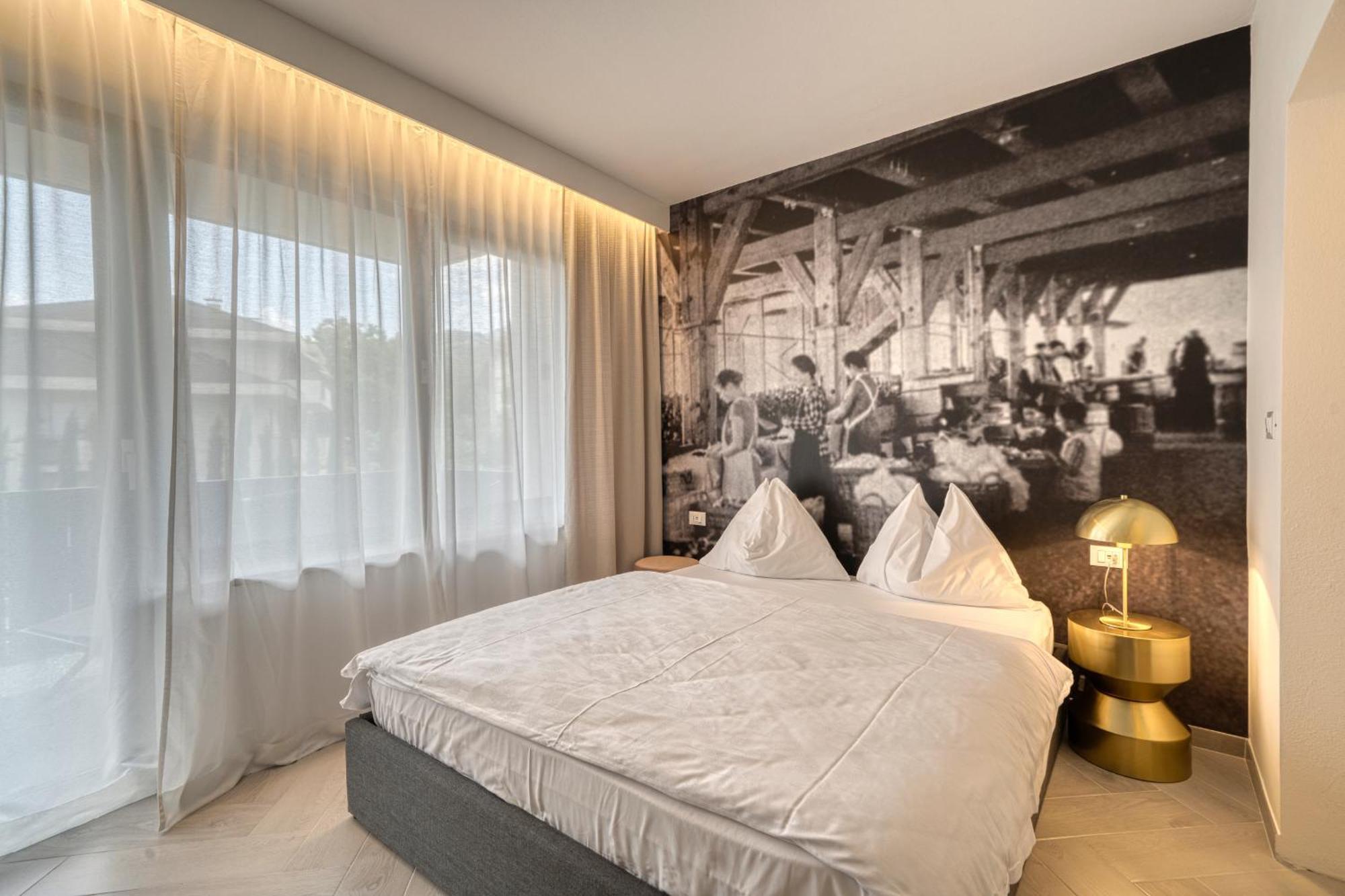 Goldfinger + Suites Lana Exterior photo