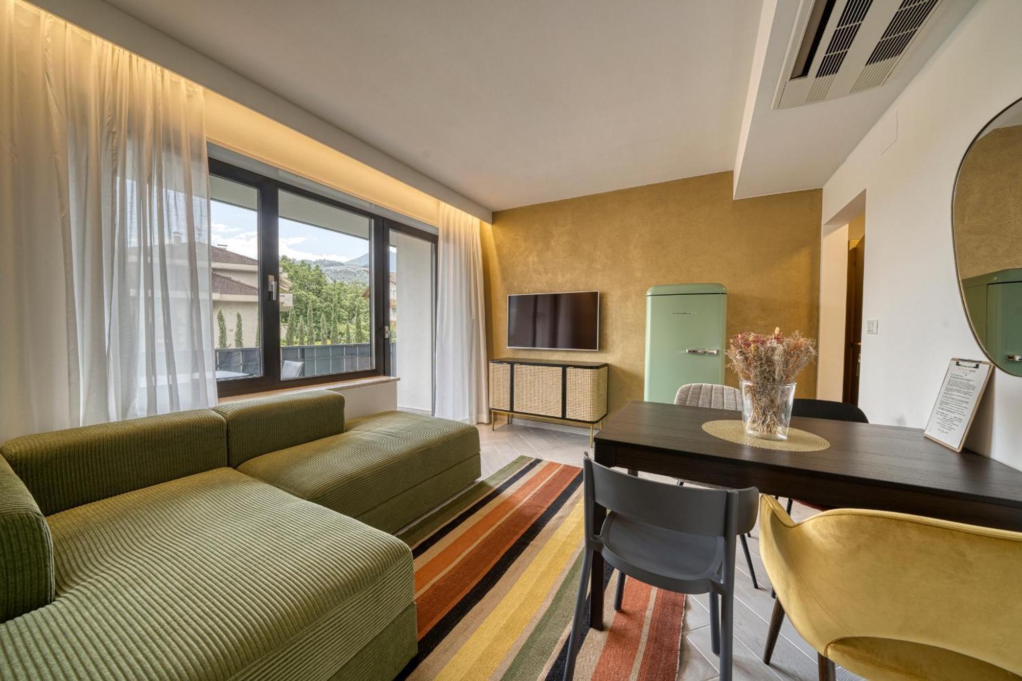 Goldfinger + Suites Lana Exterior photo