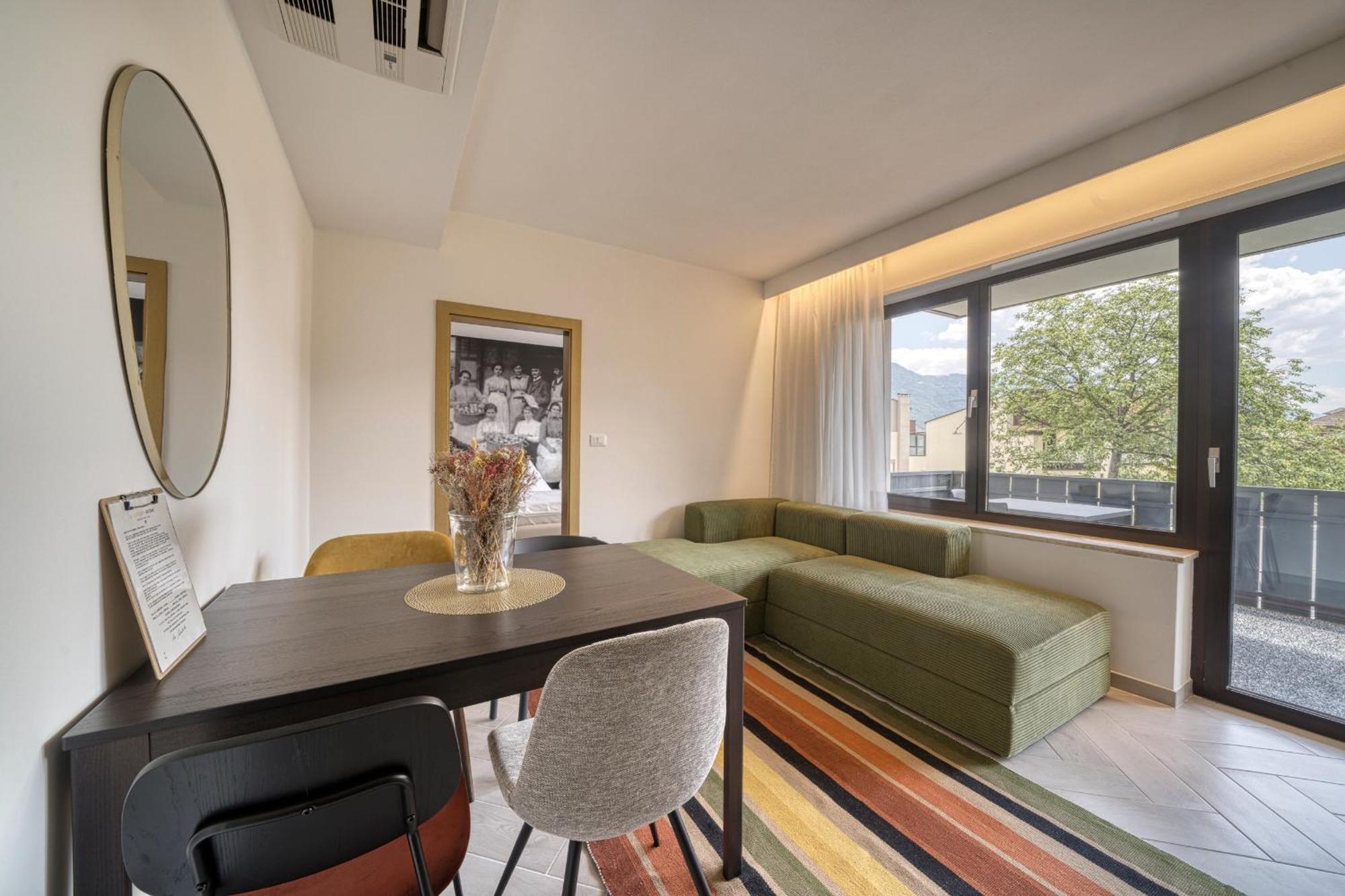 Goldfinger + Suites Lana Exterior photo