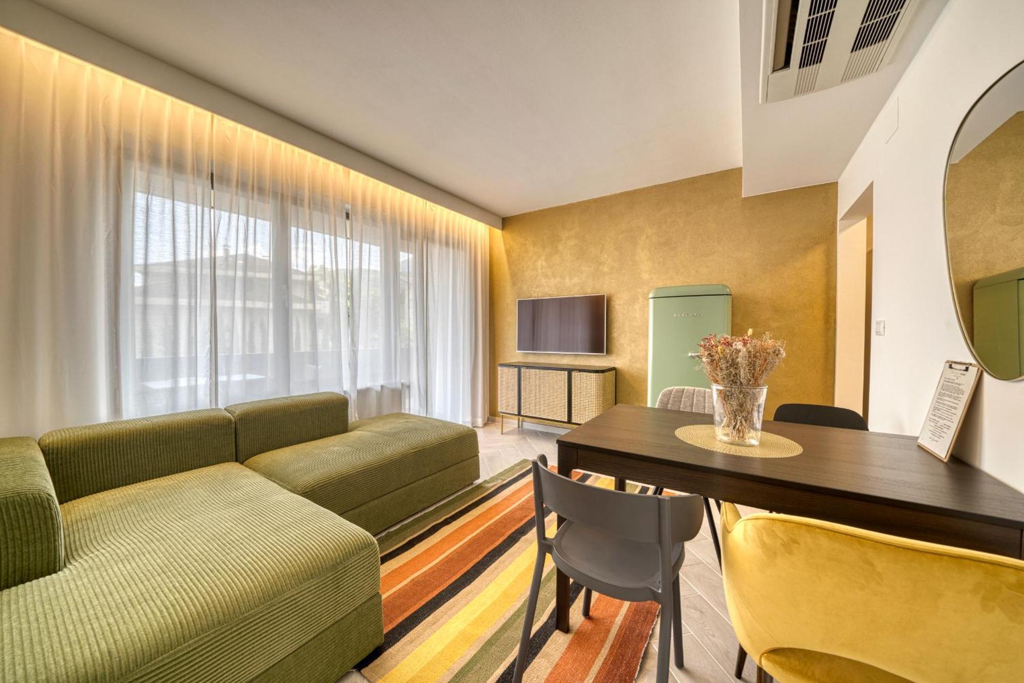 Goldfinger + Suites Lana Room photo