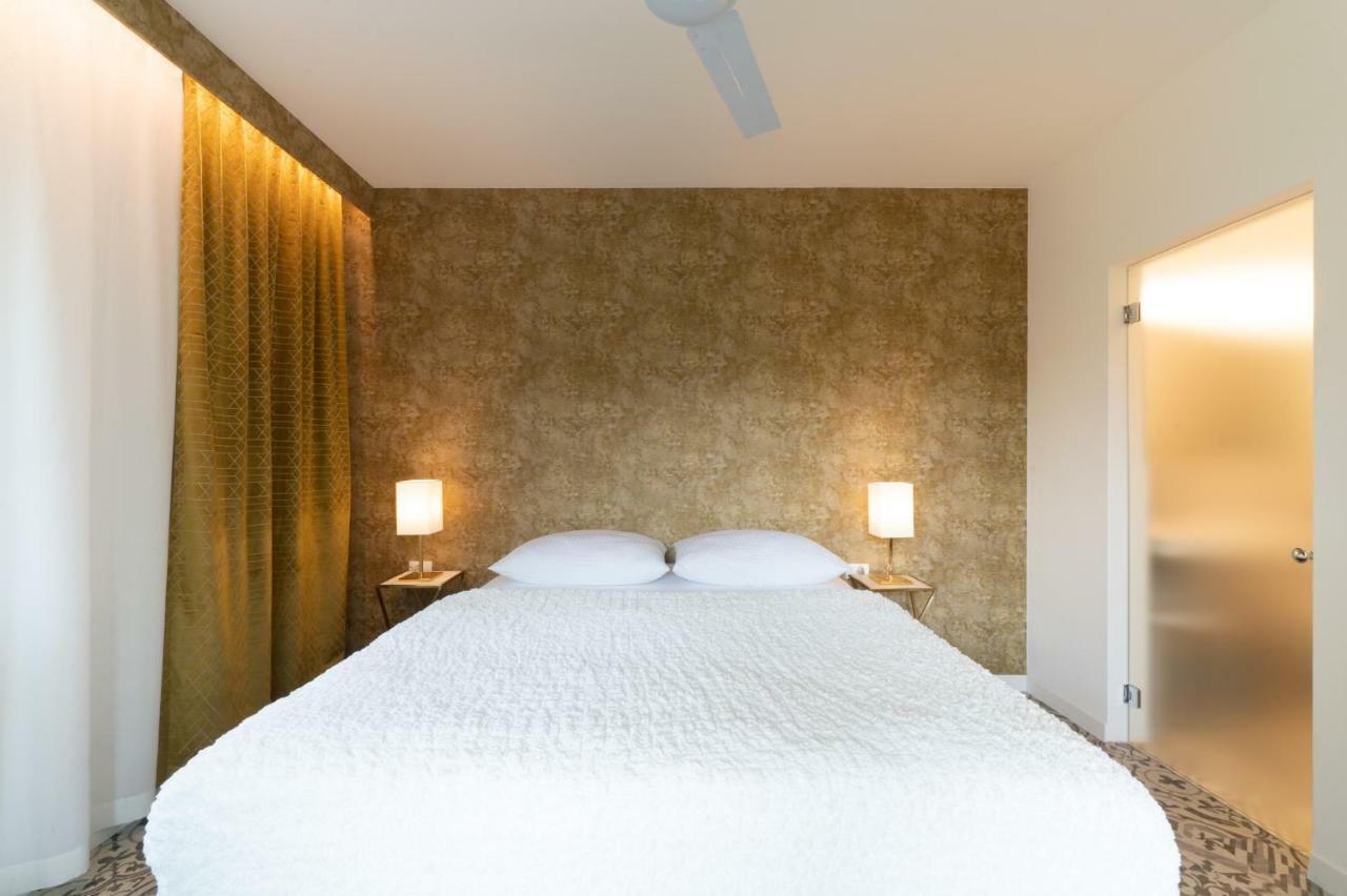 Goldfinger + Suites Lana Room photo
